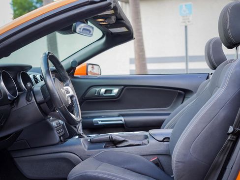 Used 2021 Ford Mustang Convertible RWD image 8