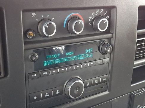 Used 2018 Chevrolet Express 2500 w/ Driver Convenience Package image 15