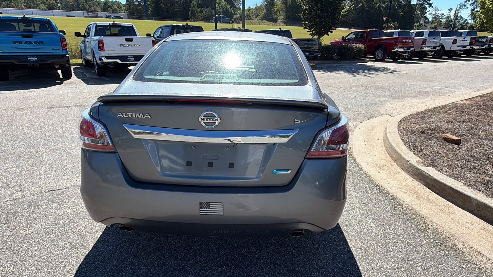 Used 2014 Nissan Altima 2.5 S w/ Sport Value Package FWD image 9