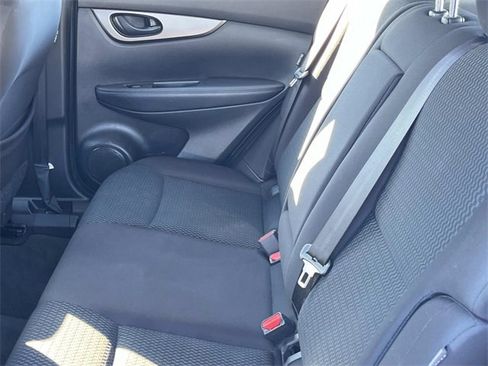 Used 2020 Nissan Rogue Sport S image 19