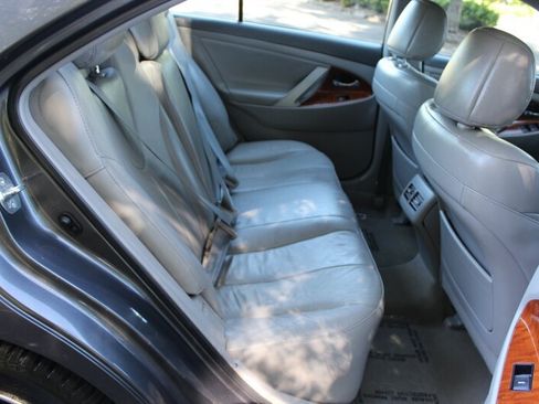Used 2011 Toyota Camry XLE w/ XLE Extra-Value Pkg #2 FWD image 15