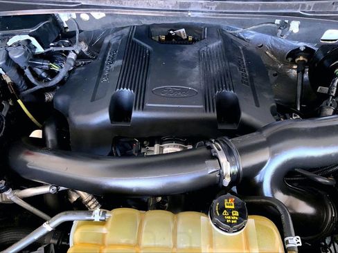 Used 2020 Ford Expedition XLT w/ Equipment Group 202A RWD image 32