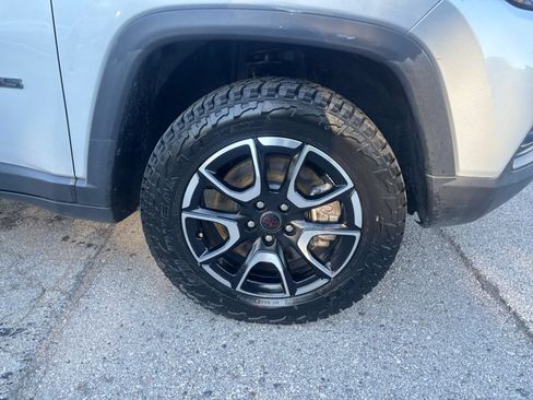 Used 2025 Jeep Compass Trailhawk AWD/4WD image 29