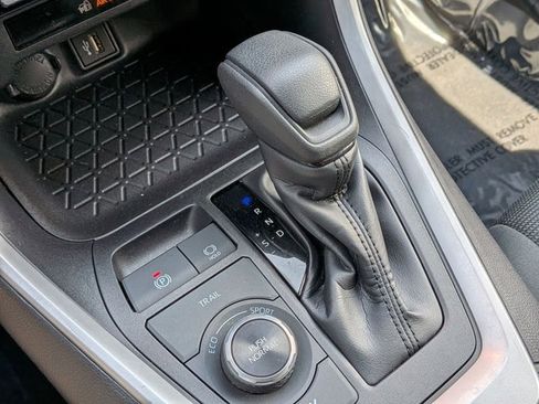 Used 2025 Toyota RAV4 LE AWD/4WD image 12