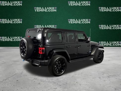 Used 2022 Jeep Wrangler Unlimited Sahara AWD/4WD image 7