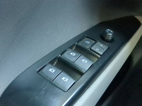 Used 2020 Toyota Camry LE image 28