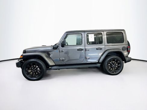 Used 2025 Jeep Wrangler Sahara image 4