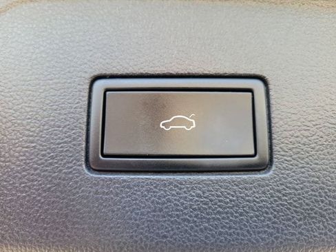 Certified 2024 Volkswagen Atlas SE FWD image 8
