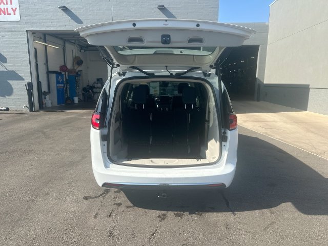 Used 2022 Chrysler Pacifica Touring-L FWD image 26