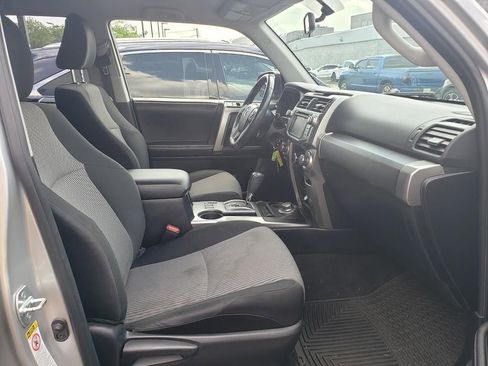 Used 2017 Toyota 4Runner SR5 AWD/4WD image 19