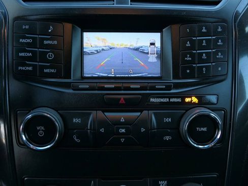 Used 2018 Ford Explorer XLT image 21