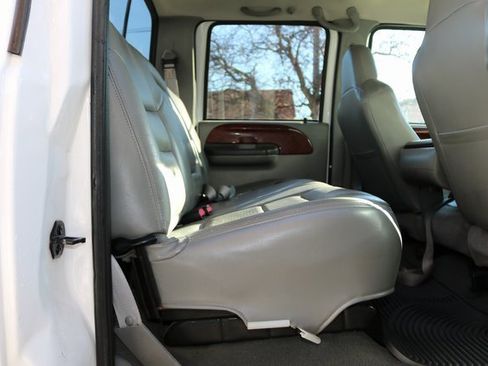 Used 2002 Ford F250 Lariat image 26