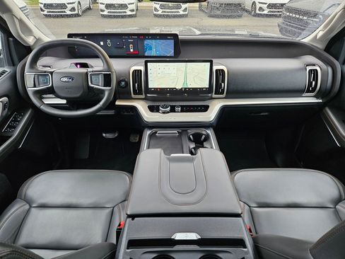 Used 2025 Ford Expedition Max Active AWD/4WD image 32