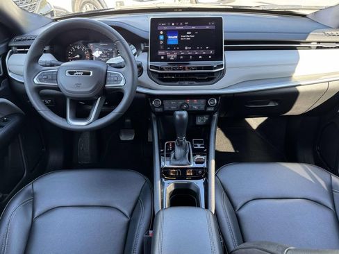 Used 2025 Jeep Compass Limited AWD/4WD image 2