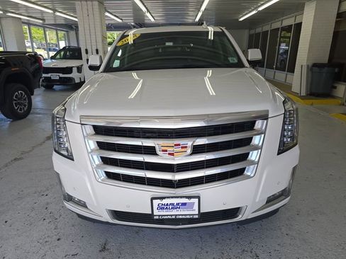 Used 2018 Cadillac Escalade ESV Premium Luxury AWD/4WD image 8