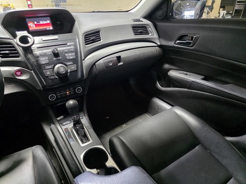 Used 2017 Acura ILX w/ AcuraWatch Plus Package FWD image 13