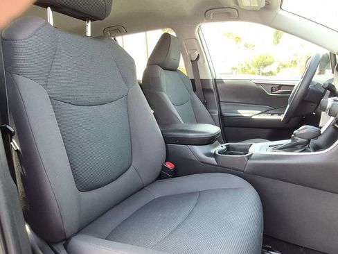 Used 2021 Toyota RAV4 LE w/ Carpet Mat Package (TMS) FWD image 30
