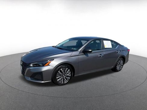 Used 2025 Nissan Altima 2.5 SV FWD image 7
