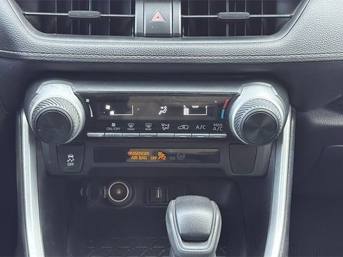 Used 2021 Toyota RAV4 LE image 21