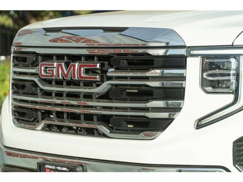 Used 2025 GMC Sierra 1500 SLT AWD/4WD image 15
