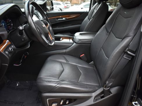 Used 2017 Cadillac Escalade Luxury image 35