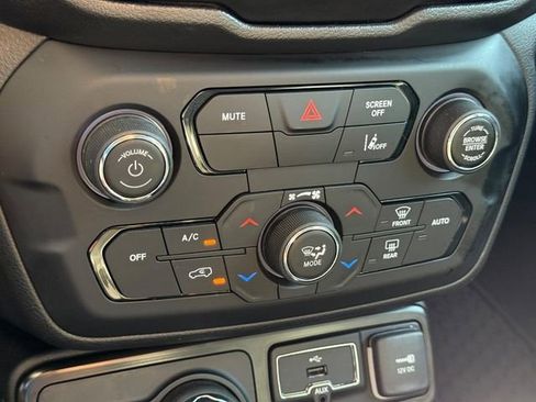Used 2022 Jeep Renegade Limited image 18