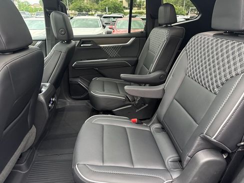 Used 2025 GMC Acadia Denali w/ Super Cruise Package FWD image 6