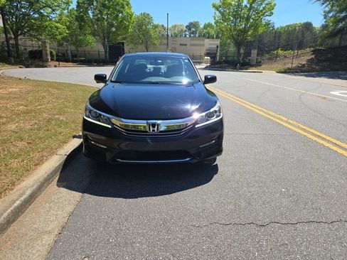 Used 2017 Honda Accord EX-L image 2