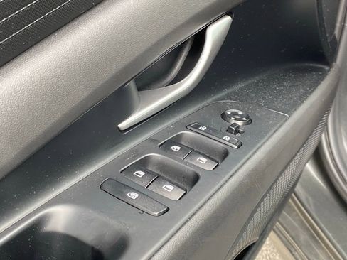 Used 2024 Hyundai Elantra SE image 11