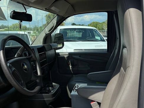 Used 2015 Chevrolet Express 2500 RWD image 12