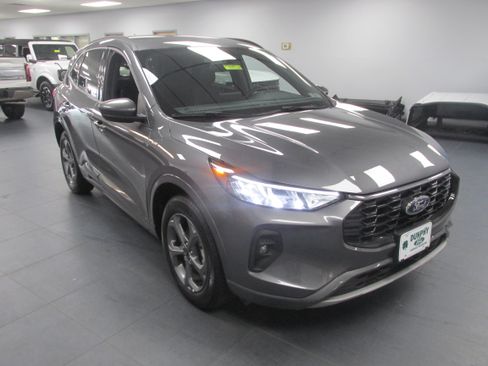 Used 2023 Ford Escape ST-Line Select AWD/4WD image 3