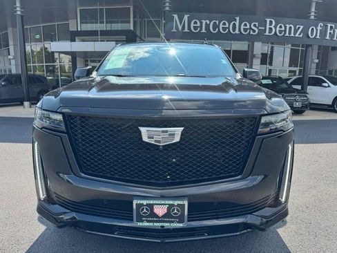 Used 2021 Cadillac Escalade ESV Sport Platinum w/ LPO, ONYX Package AWD/4WD image 2