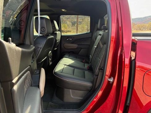 Used 2025 GMC Canyon Denali image 19