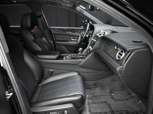 Used 2019 Bentley Bentayga AWD/4WD image 62