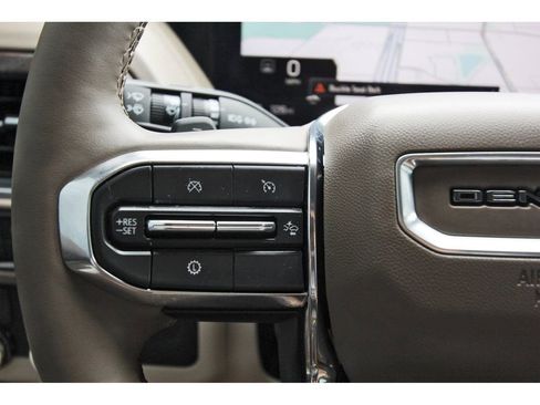 Used 2025 GMC Yukon XL Denali w/ Sun & Power Step Package image 16