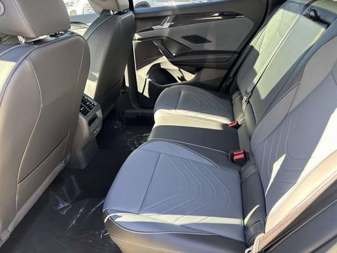 New 2026 Volkswagen Tiguan SE R-Line FWD image 11