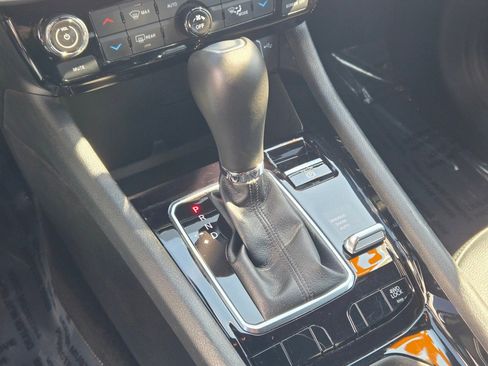 Used 2025 Jeep Compass Limited image 29