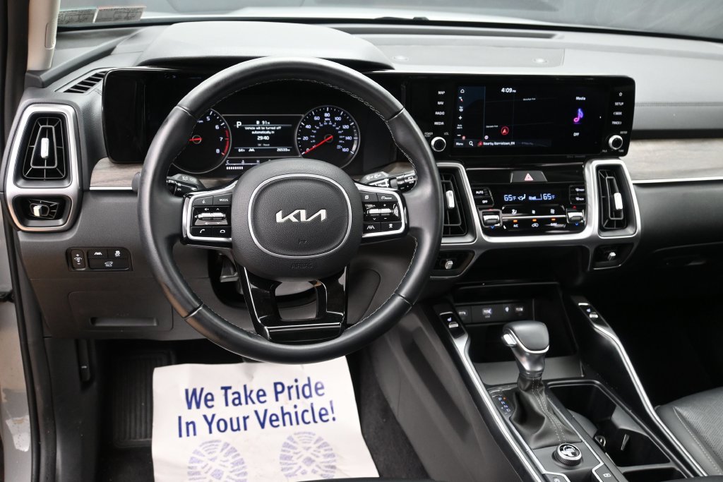 Used 2023 Kia Sorento EX w/ Panoramic Sunroof Package FWD image 25