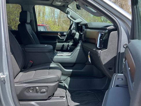 Used 2024 GMC Sierra 2500 Denali w/ Denali Reserve Package AWD/4WD image 17