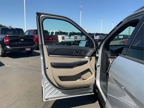 Used 2018 Ford Explorer XLT w/ Equipment Group 201A AWD/4WD image 20