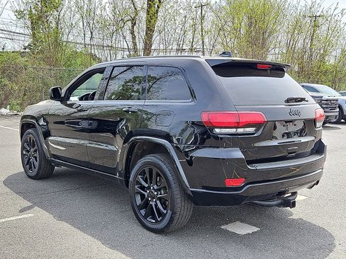 Used 2022 Jeep Grand Cherokee Laredo X AWD/4WD image 4
