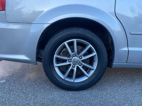 Used 2016 Dodge Grand Caravan SE image 32