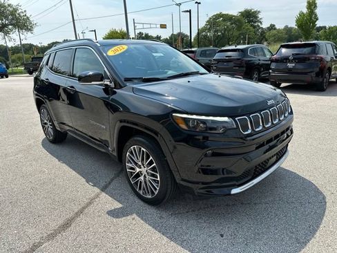 Used 2022 Jeep Compass Limited w/ Elite Group AWD/4WD image 4