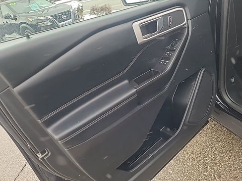 Used 2020 Ford Explorer XLT w/ Equipment Group 202A image 11