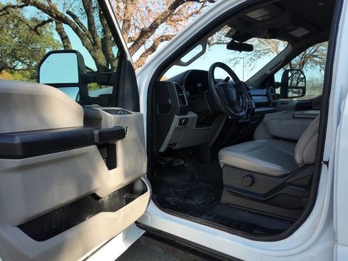 Used 2020 Ford F250 XL w/ Power Equipment Group image 14