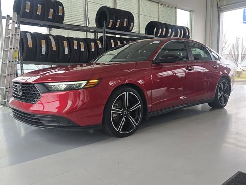 Used 2025 Honda Accord Sport image 4