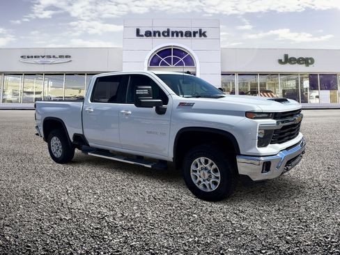 Used 2024 Chevrolet Silverado 2500 LT AWD/4WD image 19