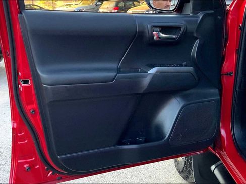 Used 2022 Toyota Tacoma TRD Off-Road image 20