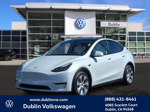 Used 2023 Tesla Model Y Long Range image 8