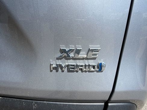 Used 2019 Toyota RAV4 XLE w/ Convenience Package AWD/4WD image 7
